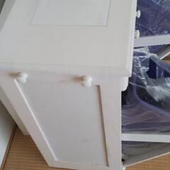ゴミ箱収納棚の画像