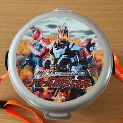 仮面ライダーギーツ バス缶 & ポップコーンケースの画像