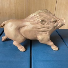 猪の置物　ベージュ　金属製　※未開封品　10000円→9000円に値引きの画像