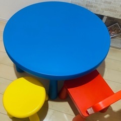 【IKEA】MAMMUT マンムット 子ども用テーブル&イス　3点セット　室内/屋外用 美品の画像