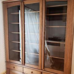 井口家具※木製ブラウン食器棚 ガラス扉付き　美品♪の画像
