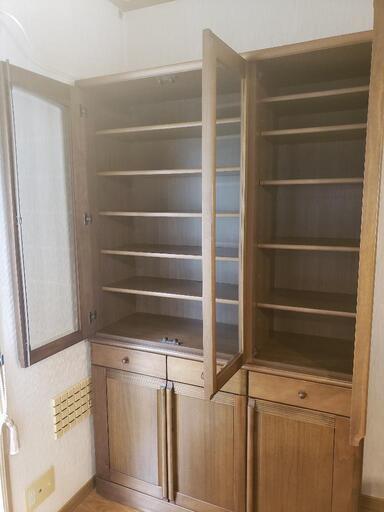 最終値下げ※井口家具※木製ブラウン食器棚 ガラス扉付き 井口家具※木製ブラウン食器棚 ガラス扉付き美品♪ (ムーちゃん