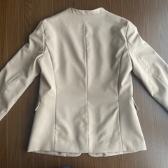 ノーカラージャケットの画像