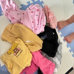 子ども服たくさんの画像