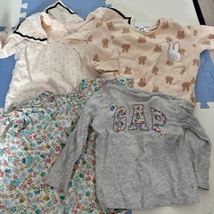 子ども服たくさんの画像