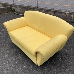 無料⭐︎2人用ソファー 収納付　八潮市引き取り ライトイエロー