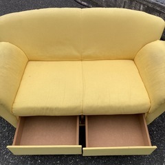 引渡し決定⭐︎2人用ソファー 収納付　八潮市引き取り ライトイエローの画像