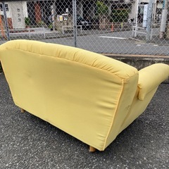 引渡し決定⭐︎2人用ソファー 収納付　八潮市引き取り ライトイエローの画像