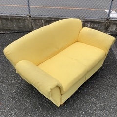 引渡し決定⭐︎2人用ソファー 収納付　八潮市引き取り ライトイエローの画像