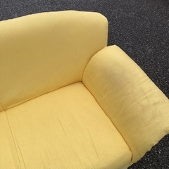 引渡し決定⭐︎2人用ソファー 収納付　八潮市引き取り ライトイエローの画像