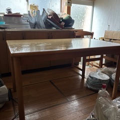 木製ダイニングテーブル