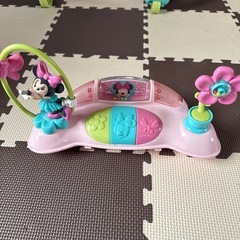 ミニーちゃんの歩行器の画像