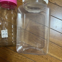 果実酒瓶　石塚硝子　3本　と、プラスチック　1本の画像