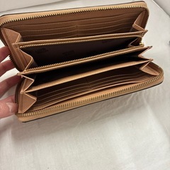 【ジャングルジャングル守口店】NATURAL　BEAUTY 長財布　ラウンドファスナー　ブラウン W19×D2.2×H10の画像