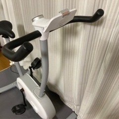 ZWIFT対応のフィットネスバイクの画像