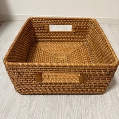 無印良品　
重なるラタン角型バスケット・中