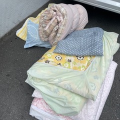 無料　寝具まとめて　布団など