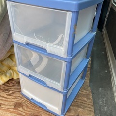無料　３段衣装ケース　収納ケース