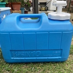 【災害対策に】キャンプ アウトドア用品 ウォータージャグ 折りたたみカゴ 2点セットの画像