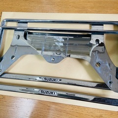 🌈スズキ⭐️純正ナンバーフレーム⭐️前後2枚セット⭐️SUZUKIの画像