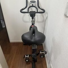 exercise bike 運動用の自転車、自転車型トレーニング機器の画像