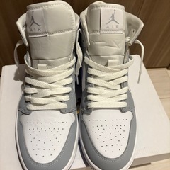 新品 美品 スニーカーの画像