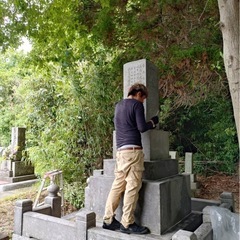 福岡でお墓のお手入れ。お墓参り代行など。