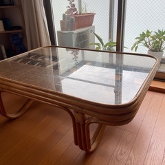 ラタン　テーブルの画像