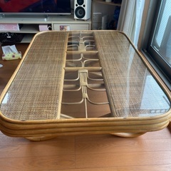 ラタン　テーブルの画像