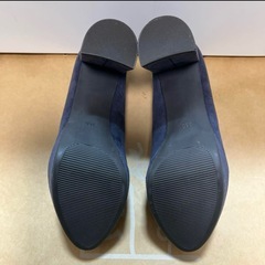 未使用 パンプス スエード チャンキーヒール 23cm ネイビーの画像