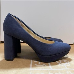 未使用 パンプス スエード チャンキーヒール 23cm ネイビーの画像