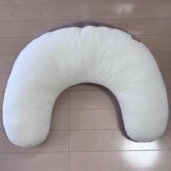 エールベベ　授乳クッションの画像