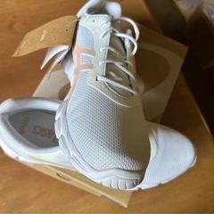 新品　アシックス スニーカー　GELの画像
