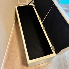 取引終了　収納つきスツールの画像