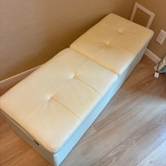 取引終了　収納つきスツールの画像