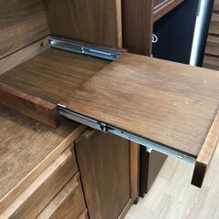 ★リユースのサカイ春日部店★KJ10589 大川家具 食器棚 ブラウン H188×W140×D45 クリーニング済みの画像