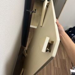 折りたたみ机の画像