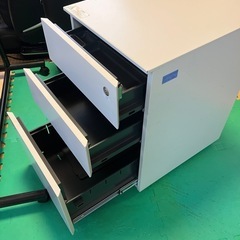 引き出しワゴン2台
