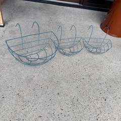 ３個でハンギング　プランターの画像
