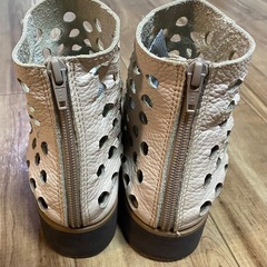 夏物レディースブーティの画像