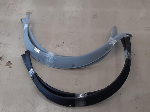 【値下げ！】メーカー不明　スカイライン(PGC10)　オーバーフェンダー　前後1セット