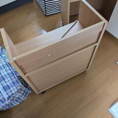 キャスター付き　棚の画像