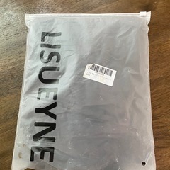 新品のエプロンと帽子