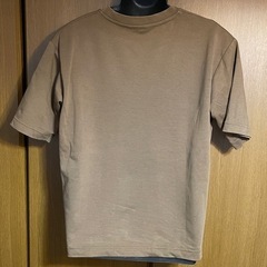 ユニクロ エアリズム  濃キャメルのTシャツの画像
