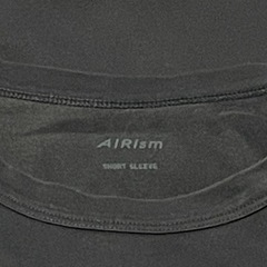 ユニクロ エアリズム 黒Tシャツの画像