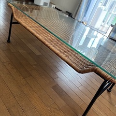 ガラステーブルの画像
