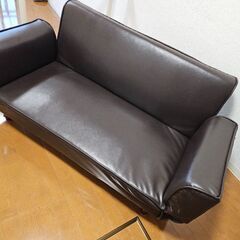 レザー調2人掛けソファー、椅子の画像