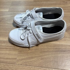 PUMAシューズの画像