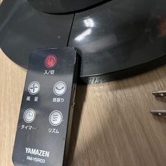 山善　タワーファン　YAMAZEN YSR-J802　首振り　リモコン付　扇風機の画像