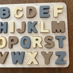3coins 3コインズ スリコ 木製 アルファベット パズル おもちゃ ABCの画像